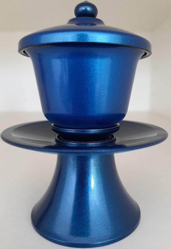 Wassergefäß aus Kunststoff Blau- und Rot Metallic